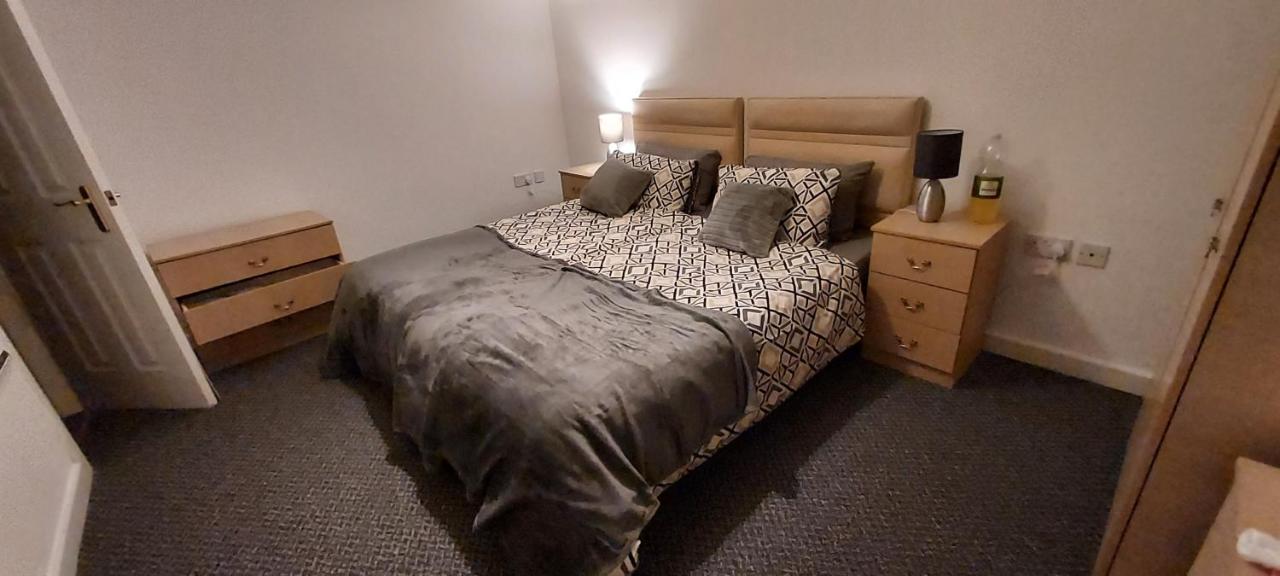Large 2 bed flat in Bolton - Bed and Breakfast Farnworth