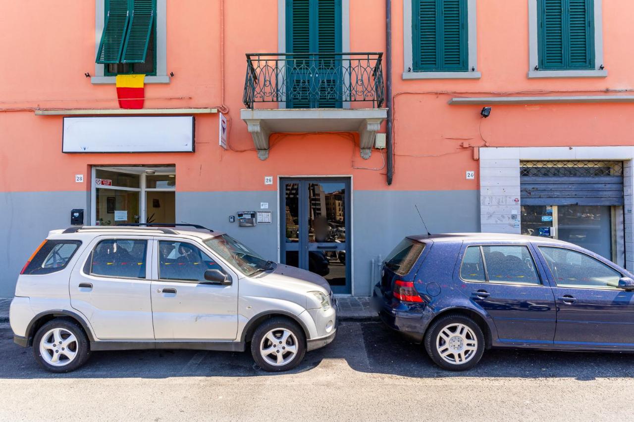 Typical Livorno Apartment with Covered Terrace! - B&B