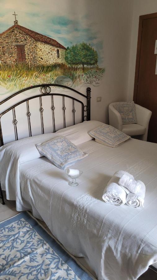 Deluxe Room (2 Adults + 1 Child)