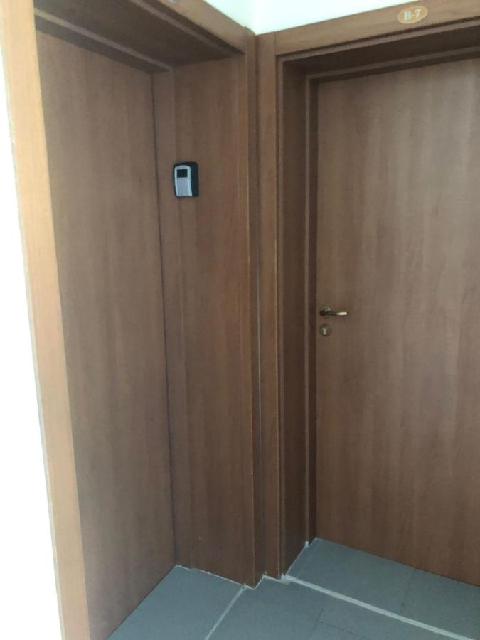 Entire apartment 4pax , sea view, pool - B&B