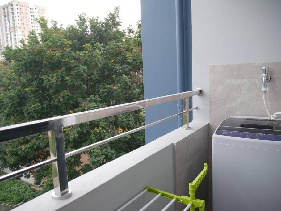 Elegant 3BHK Apt near Gachibowli with All Amenities - B&B