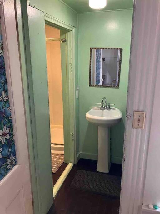 Easy UW, Downtown Access - B&B Seattle