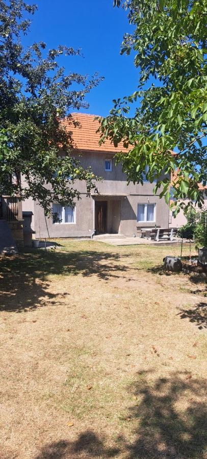 Kuca za odmor Domacinstvo Jelkici - Bed and Breakfast