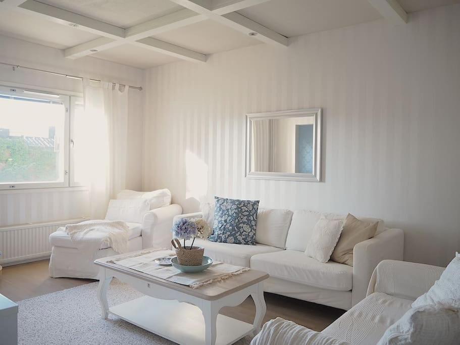 Spacious apartment with balcony and great location - B&B