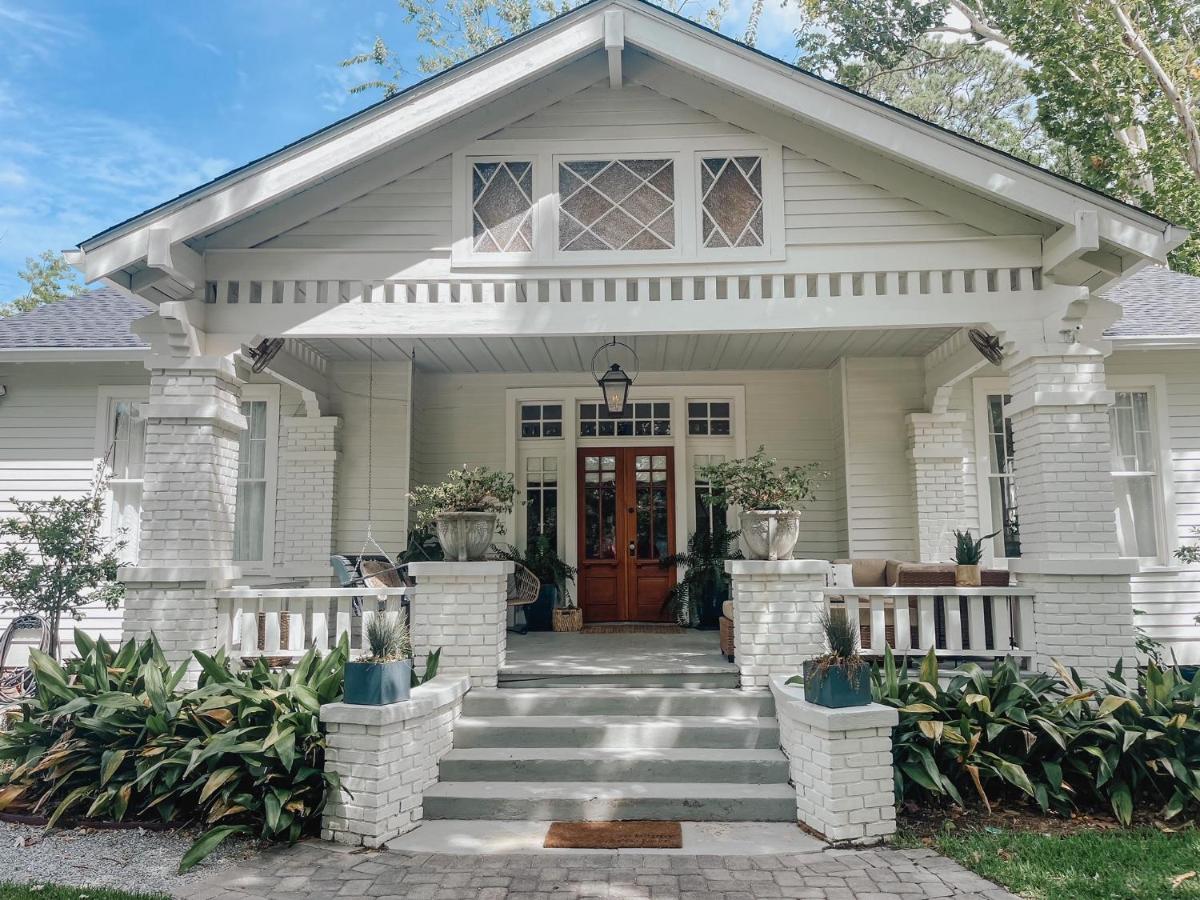 Guesthouse on Girod - B&B