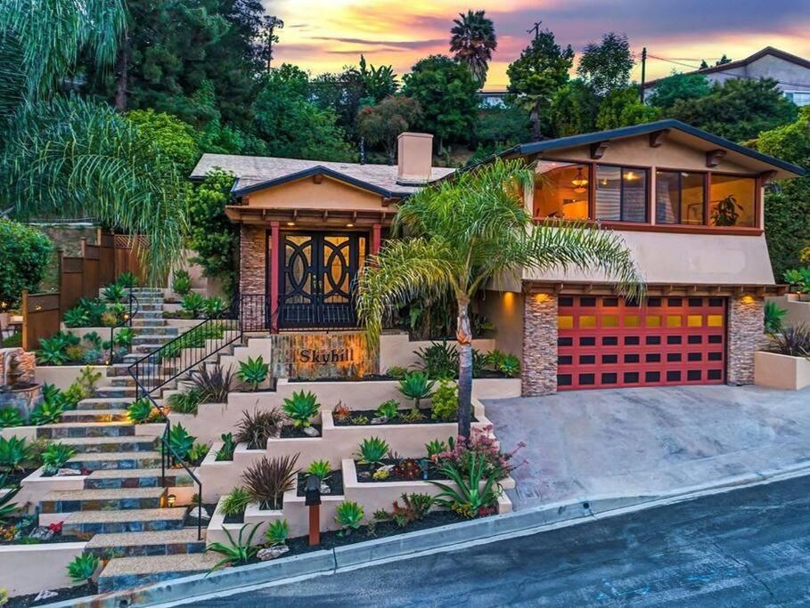 Skyhill Oasis with Hot Tub, Walk to Universal Studios - Bed and Breakfast Los Angeles