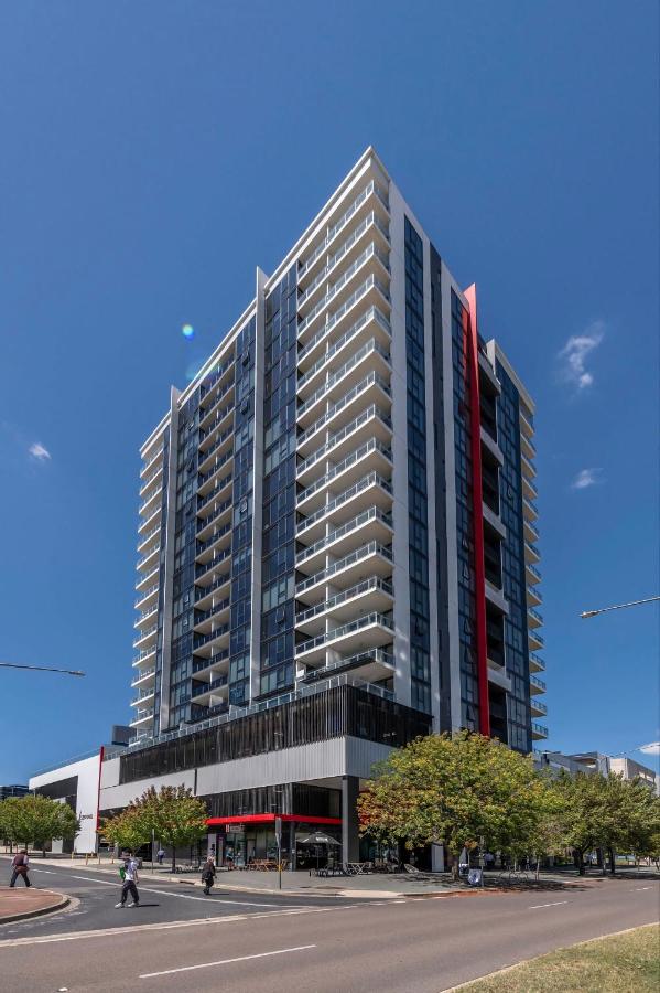 Sensational City Apartment with Lake Views - B&B Canberra
