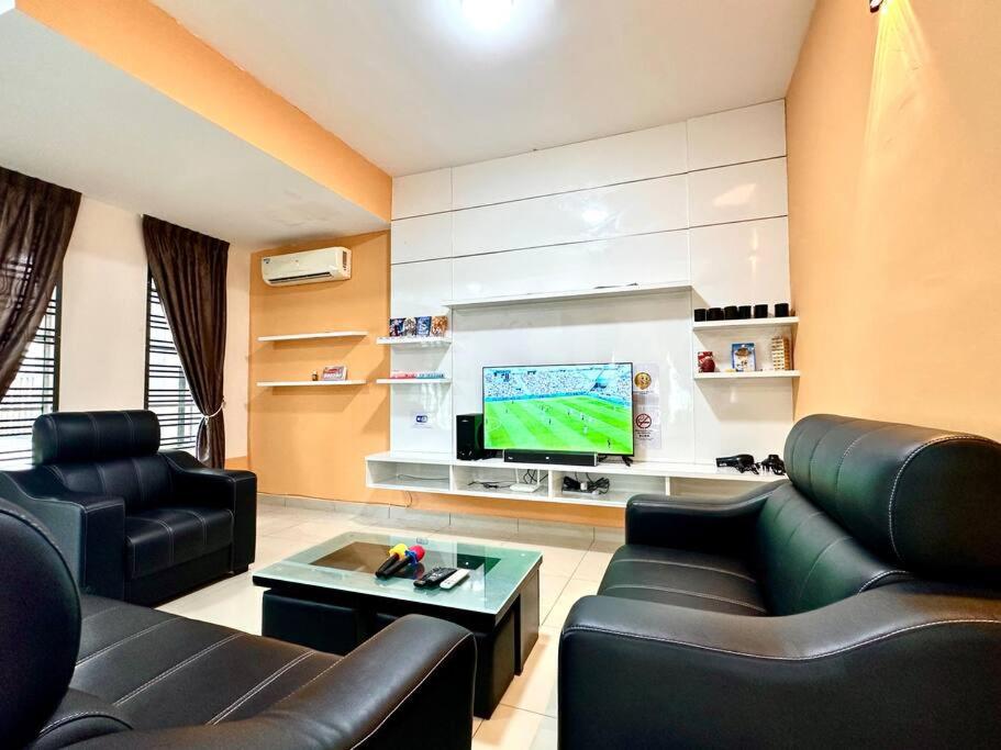 Desaru -- Semi-D, KTV, Mahjong, Games 5BR4B 18-20pax by Cowidea - B&B