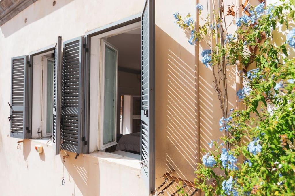 The NEW St. Peter's little stone - B&B Roma