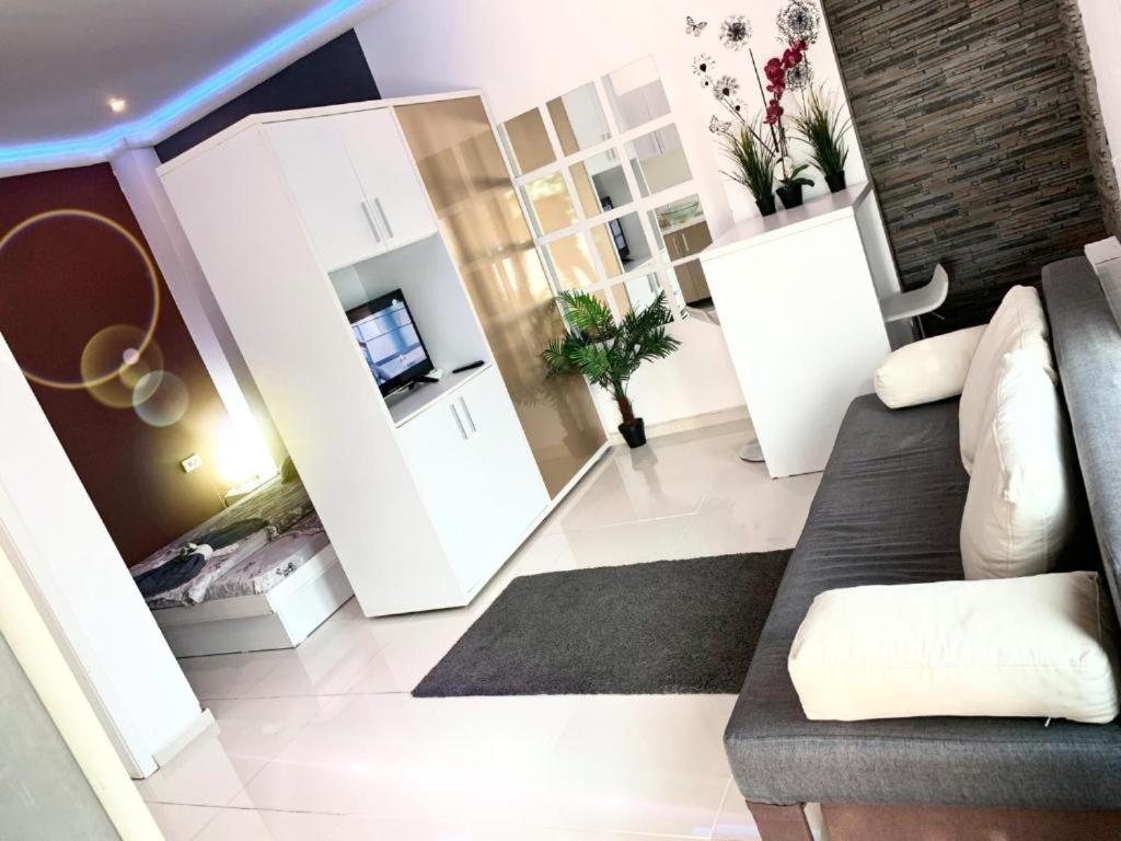 King Studio with Sofa Bed