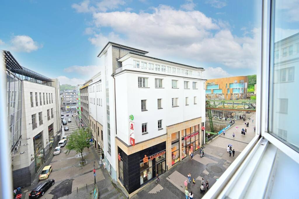Beautiful and spacious 4-Room Apartments in City Center - Ferienwohnung Wuppertal