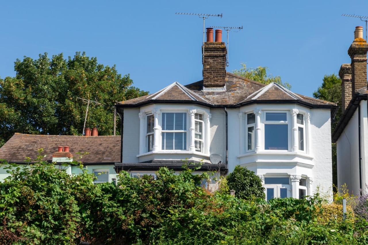 Beach House Hot Tub Getaway - Ferienwohnung Southend-on-Sea