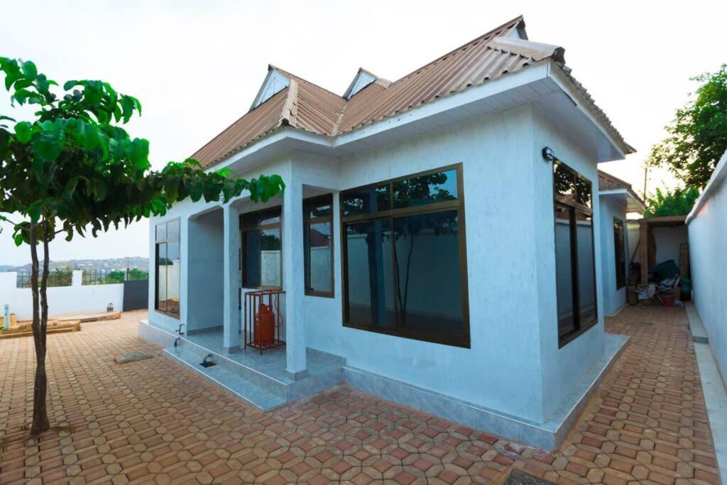 Elly's Kigoma Home - B&B
