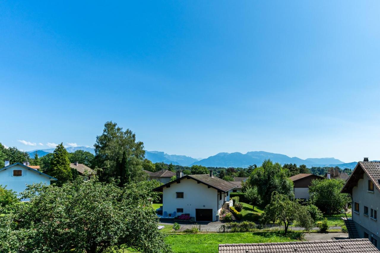 Two-Bedroom Apartment with Mountain View