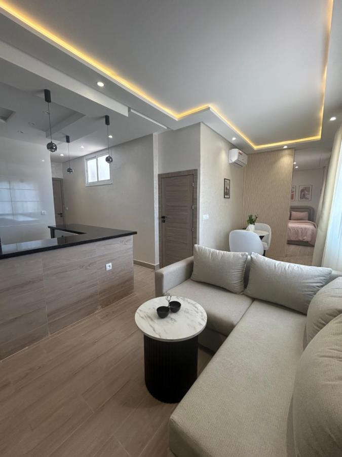 Splendide Studio au centre ville, avec une vue imprenable sur la marina de Tanger - B&B Tangeri