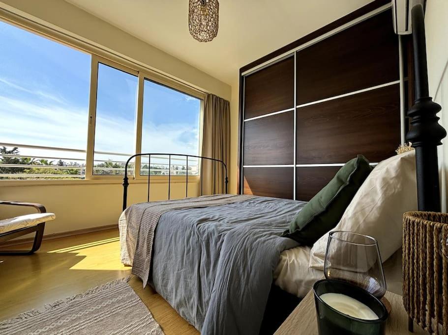 Palm View Residence with Private Rooftop - B&B