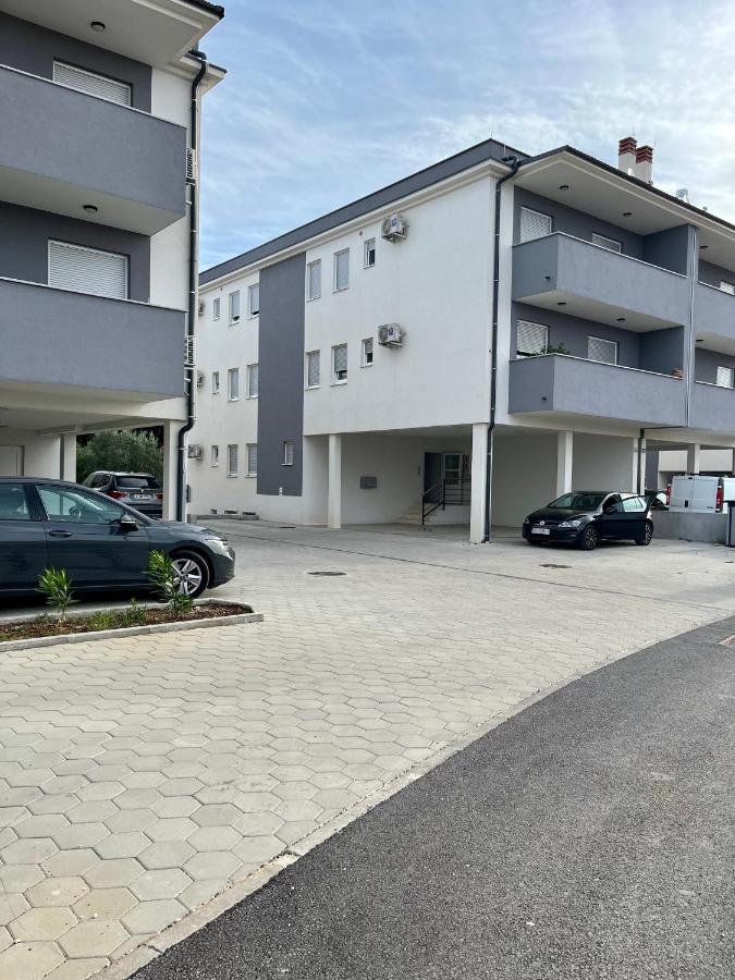 Medulin Modern 2-Bedroom Apartment - B&B