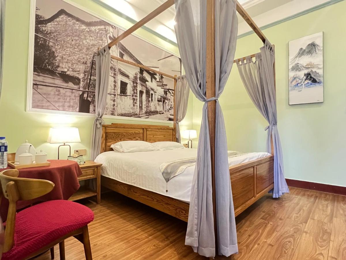 Deluxe Double Room (2 Adults + 1 Child)