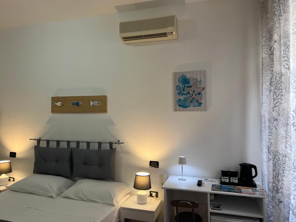 Camera Tripla Economy