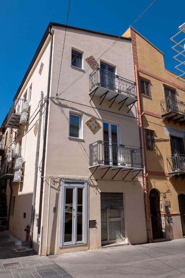 Single Room with Private Bathroom