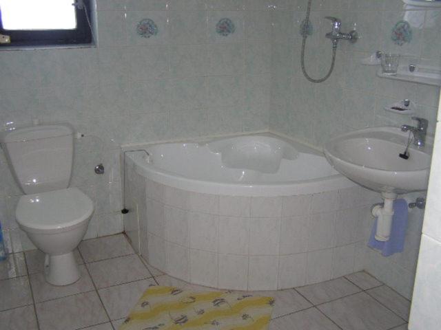 Dreibettzimmer mit Bad