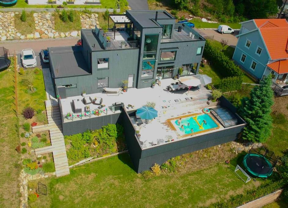 Large pool villa, roof terrace near lake & nature - Bed and Breakfast Floda