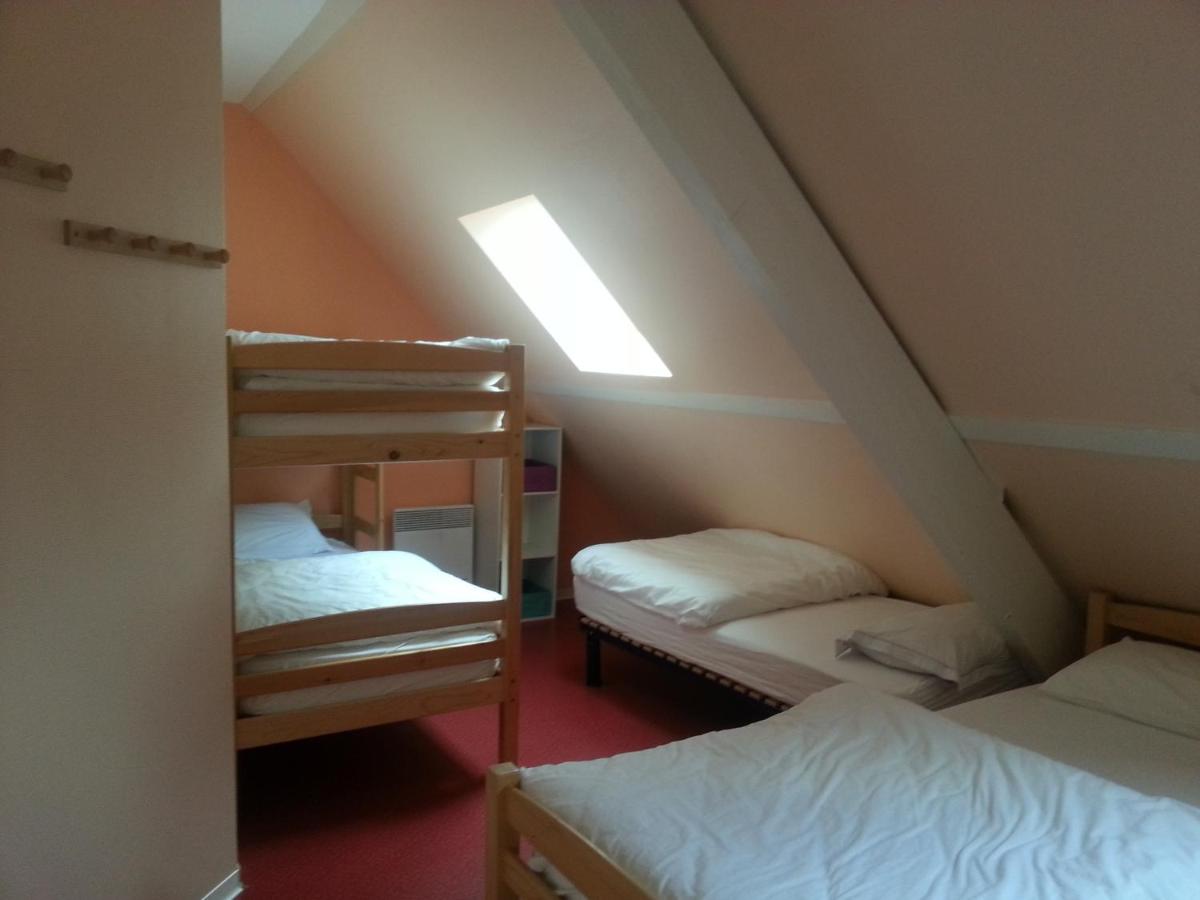 Single Bed in Mixed Dormitory Room