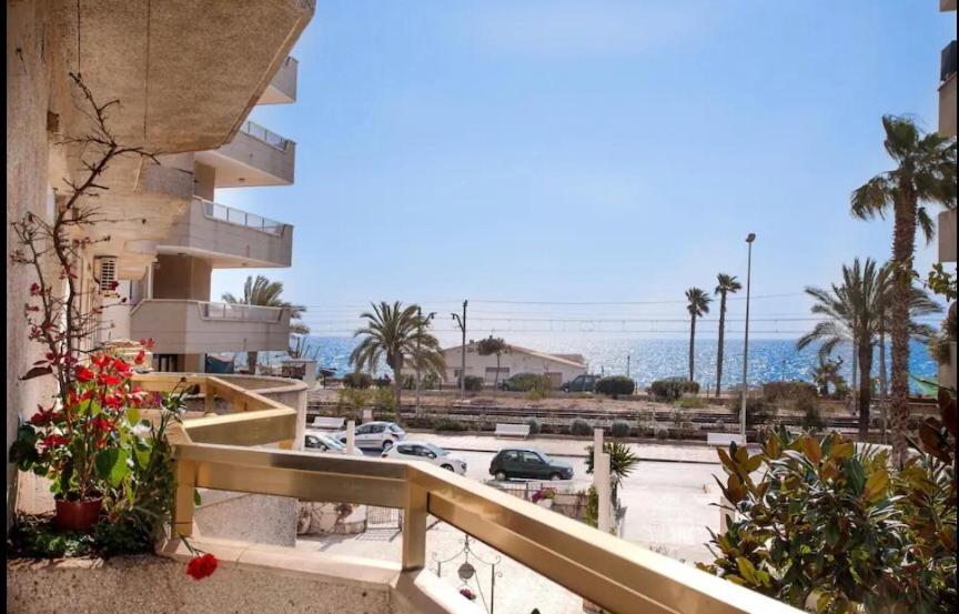 Seaview apartment at the beach - B&B Pineda de Mar