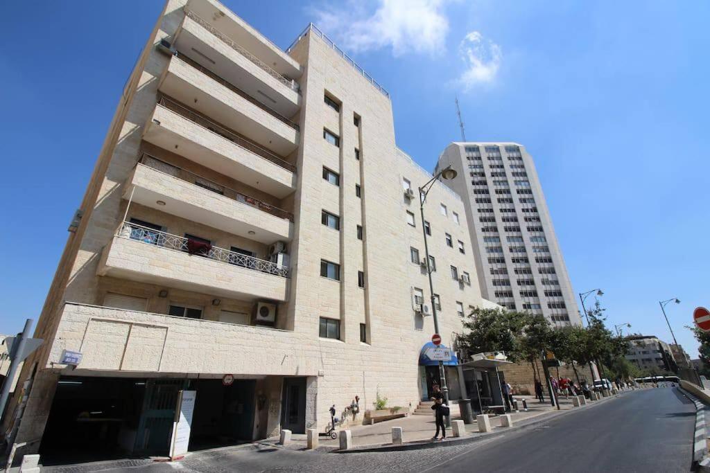 Gabriel Apartments - Design Suites In JEM City Center - B&B