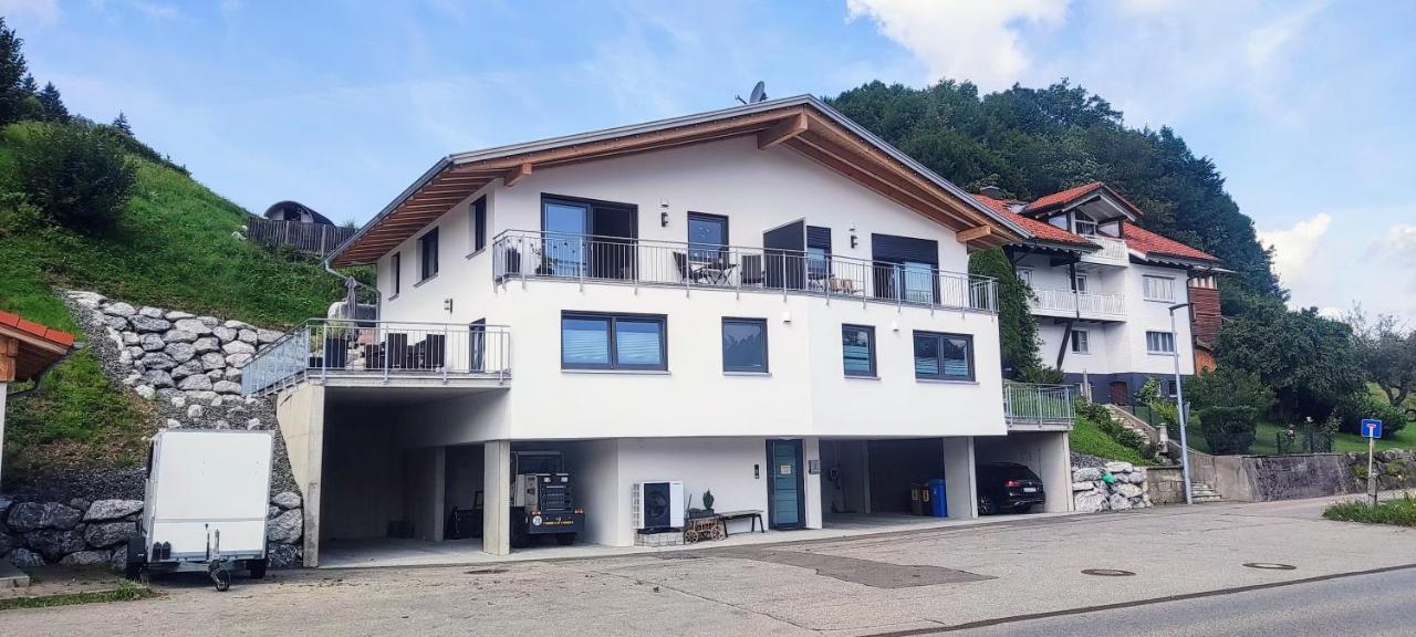 Apartment with Mountain View