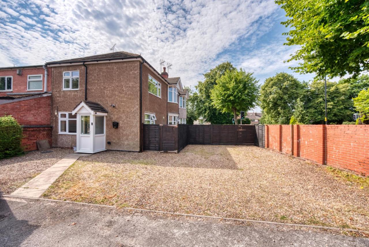 4BR 3 bath Spacious apartment, Sleeps upto 8 free parking - B&B