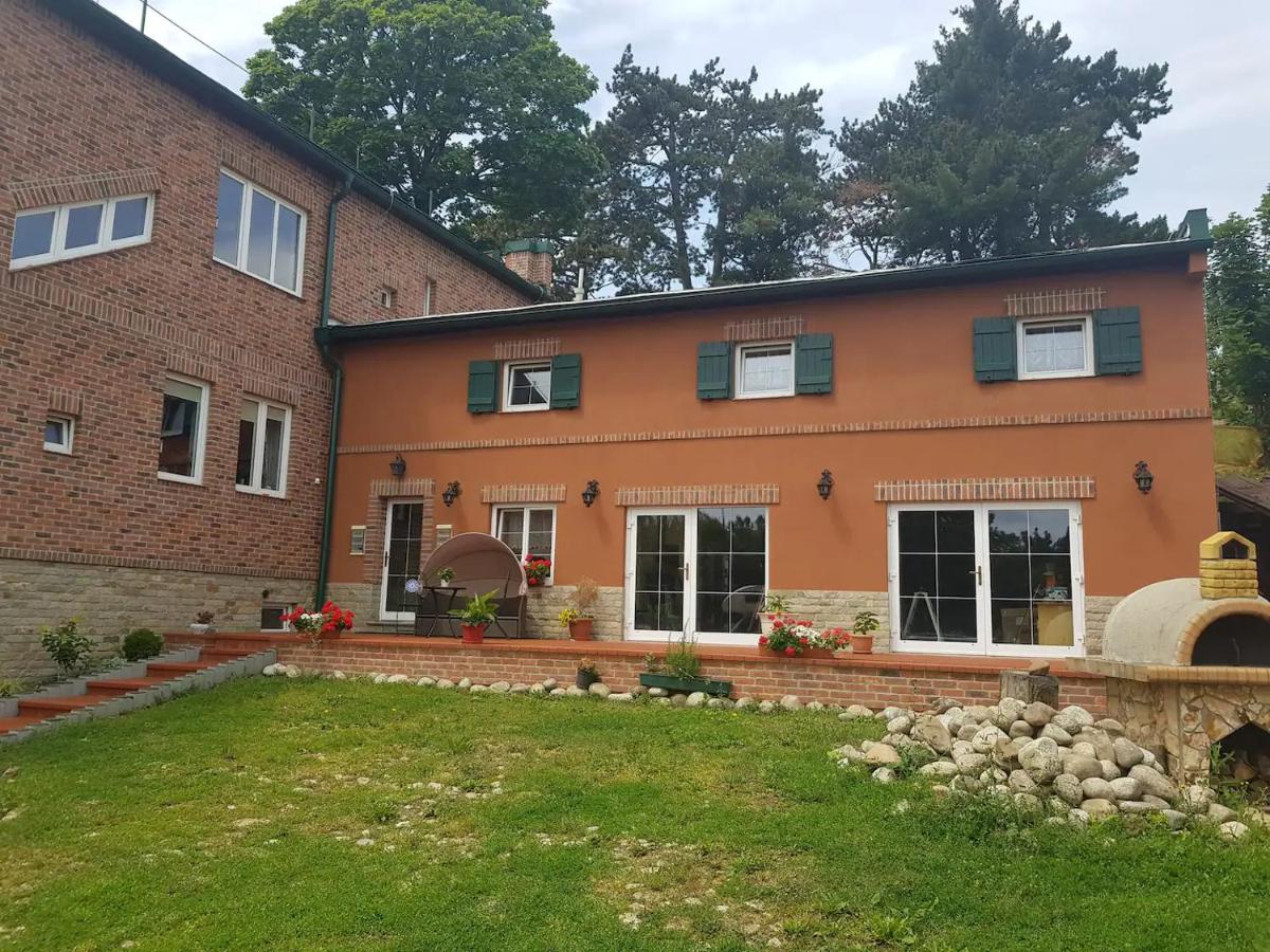 Apartmán pri vinotéke - Bed and Breakfast
