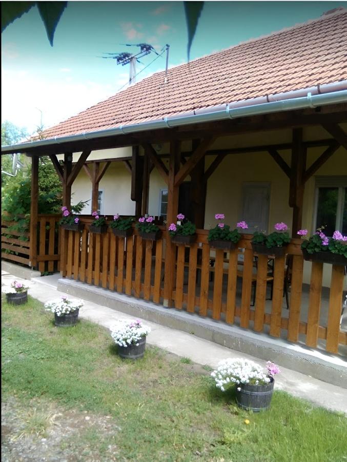 Gyümölcsös Vendégház, Poroszló, Tisza-tó - Fruit Orchard Guest House, Poroszló, Lake Tisza - B&B