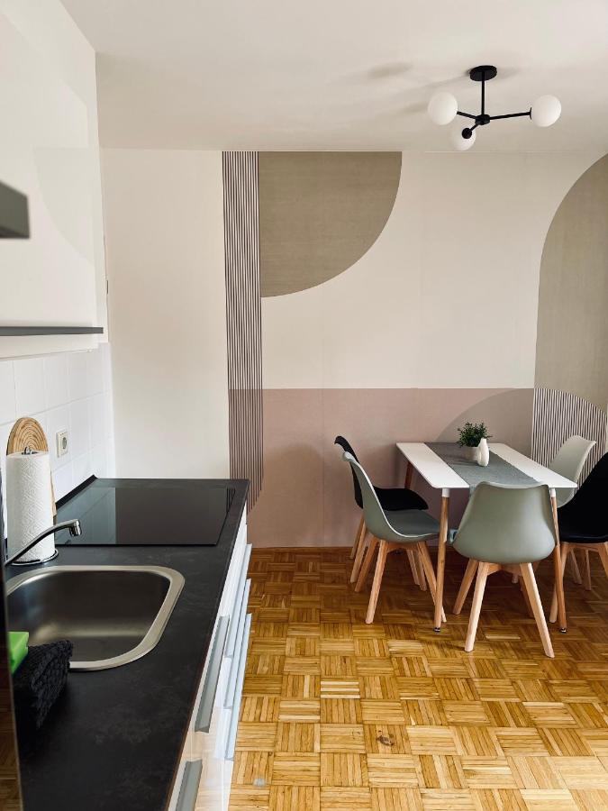 Design Yogaloft mit Fitnessgeräten - 2 separate Schlafplätze - Einzelgarage - B&B Pirna