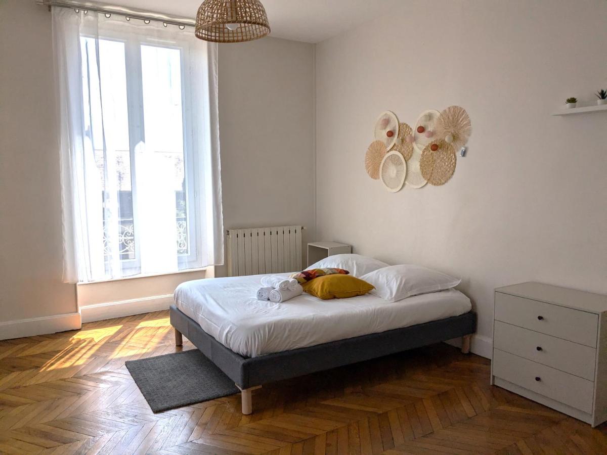 Grand appartement lumieux avec parquet - Chambres d’hôtes