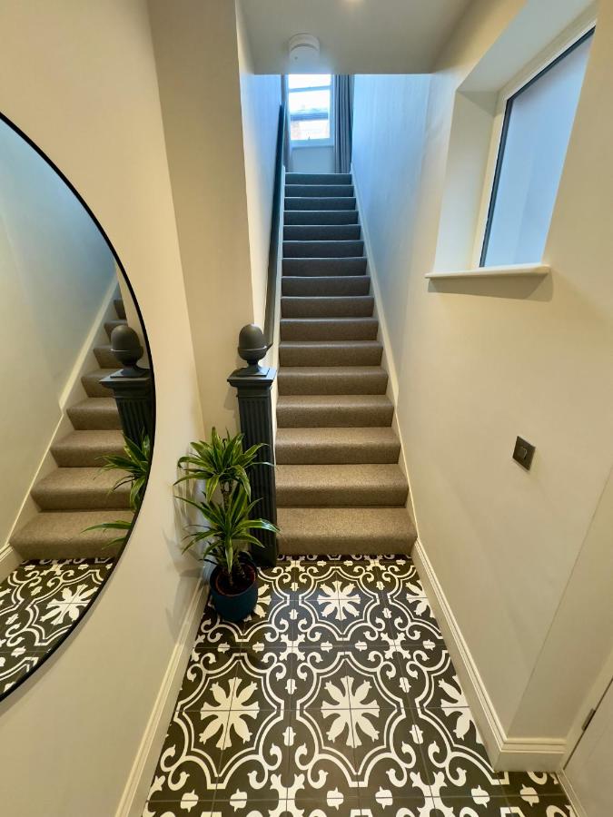 Romeo's Arch high end luxury in centre of Stratford with parking - B&B