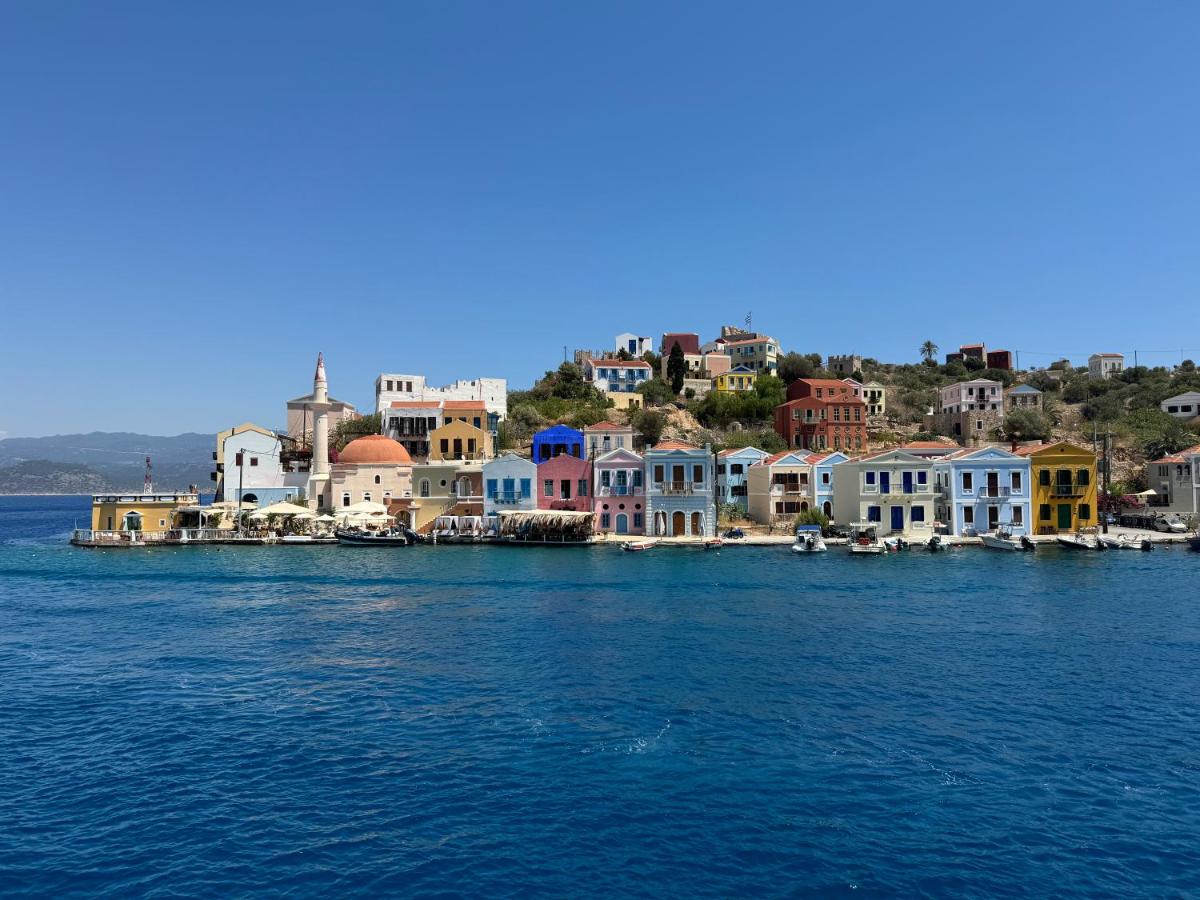 My Crown House, Kastellorizo Port - B&B Megísti