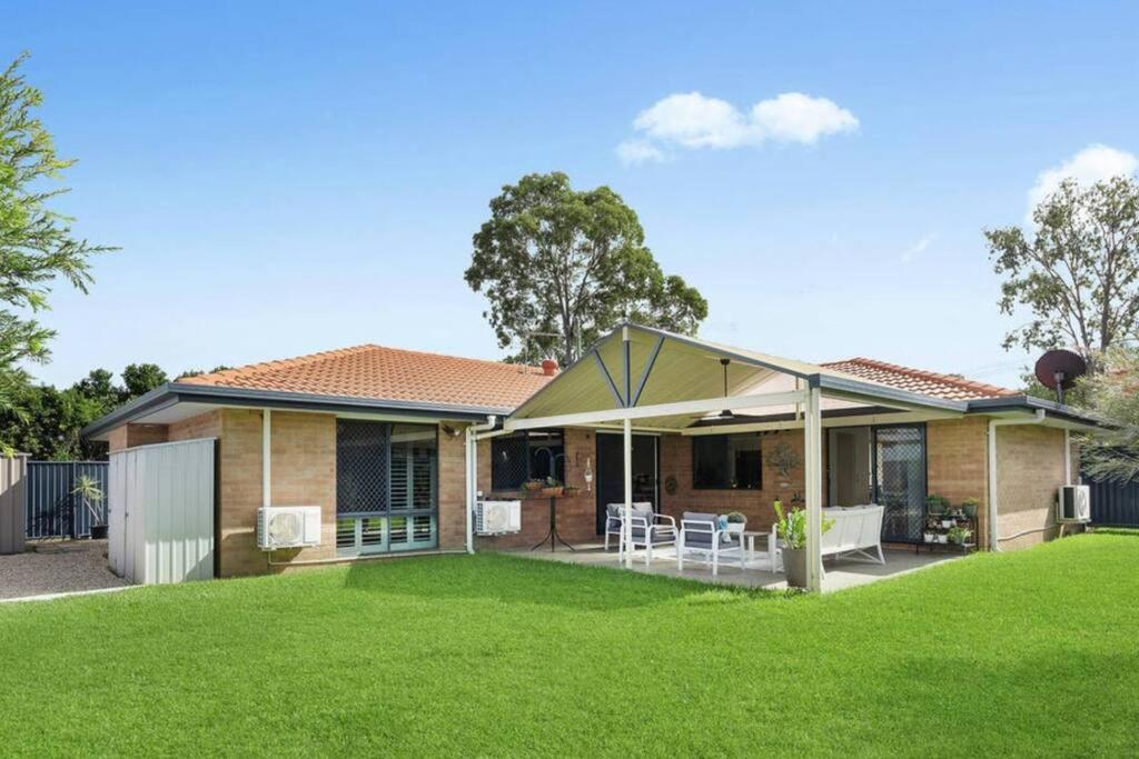 Springfield Breeze - Newly furnished home, Sunny Patio and BBQ - B&B