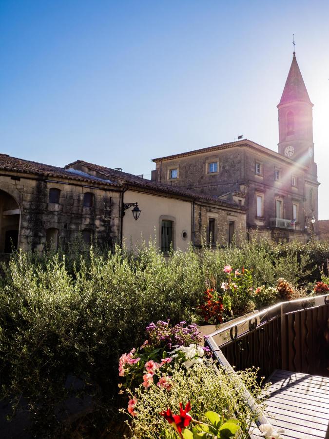 Maison PALOMA, Maison de charme à deux pas du Pont du Gard - B&B