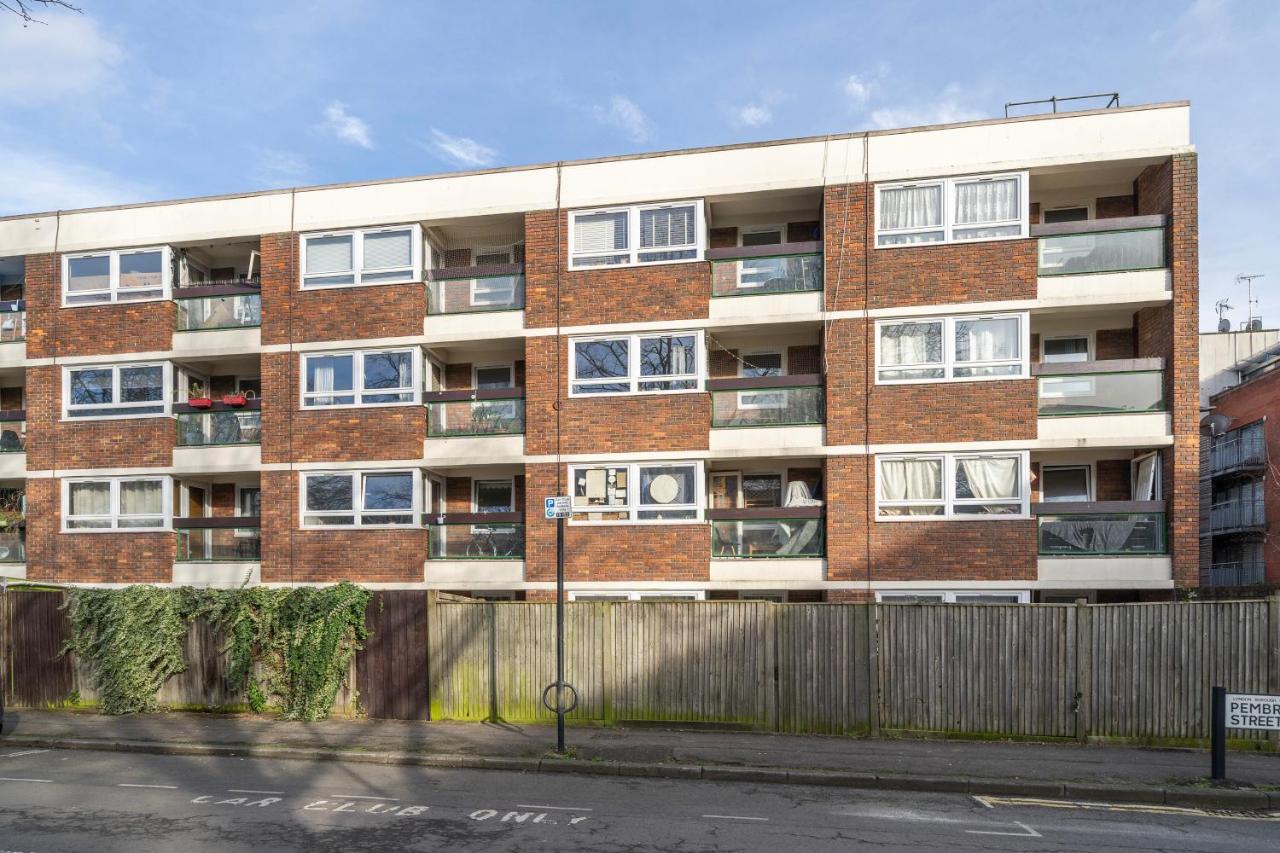 Cozy Double Bedroom at Earlsferry Way shared flat - Ferienwohnung London