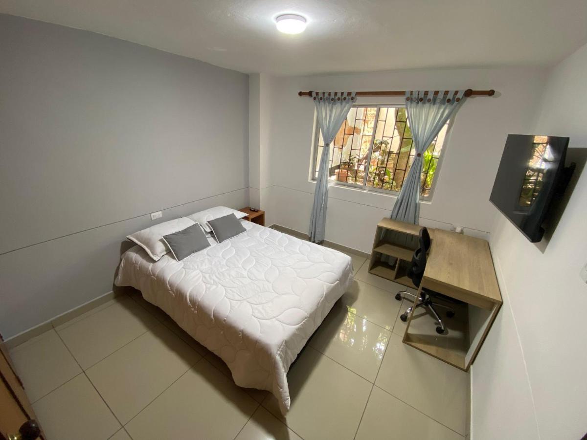 Habitación cama doble con baño privado - Bed and Breakfast Medellín