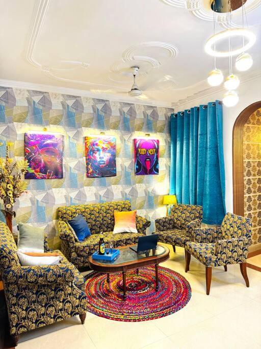 Sassy by Ikhomes 2BHK Apartment New Delhi - B&B