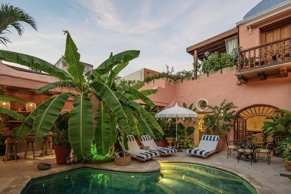 Luxury Tropical Villa in Cartagena Historic City - Chambres d'hôtes Carthagène
