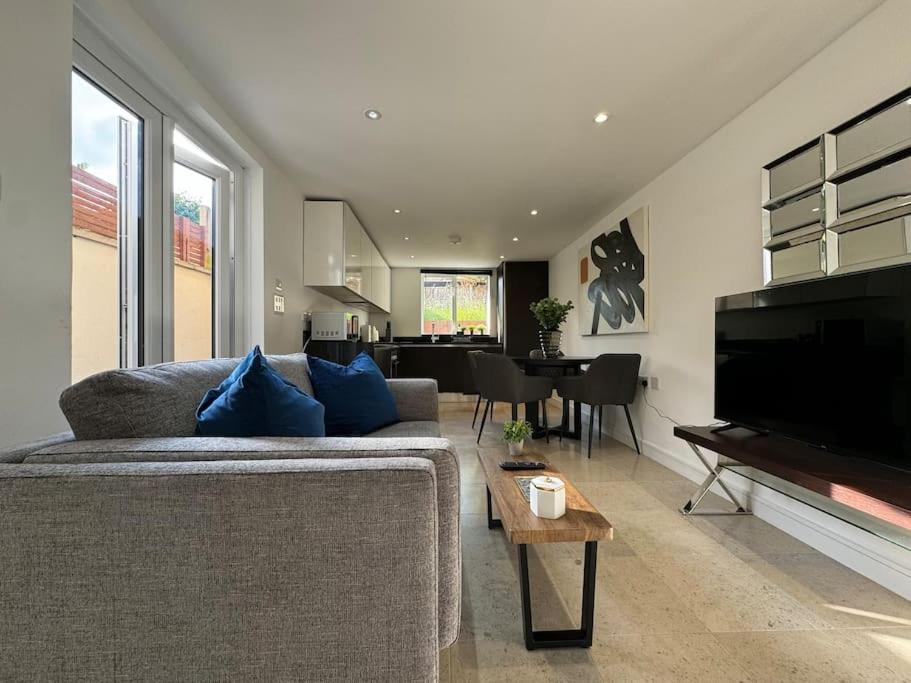 Trendy 2BR 2BA Flat in Crystal Palace - B&B