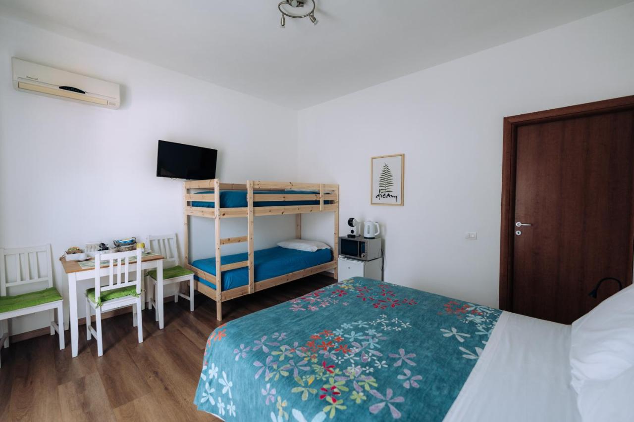 Camera Matrimoniale/Doppia con Letti Singoli