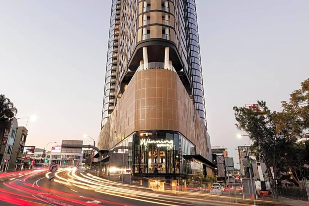 Deluxe 2BD Apt with Infinity Pool - B&B Brisbane