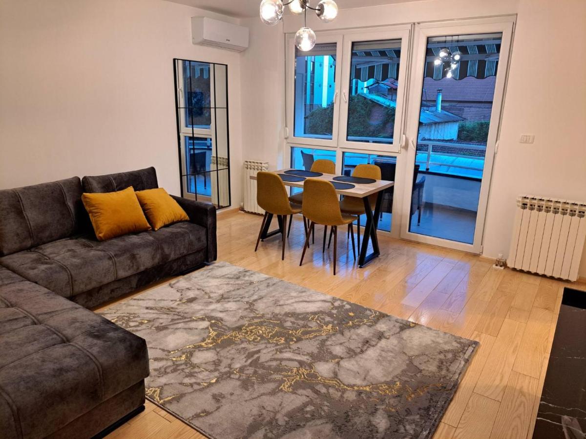 Premier Apartment - Ferienwohnung Banja Luka