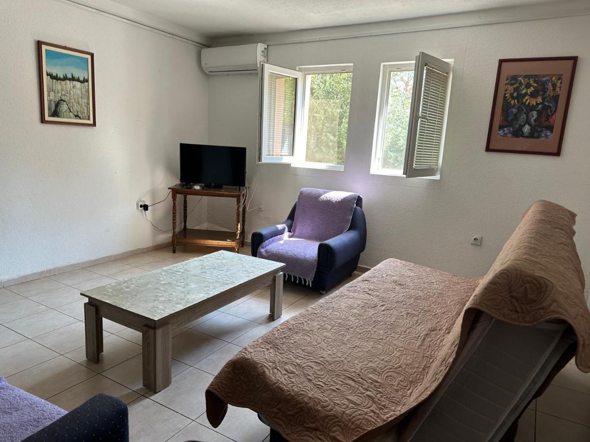 Family Room with Garden View
