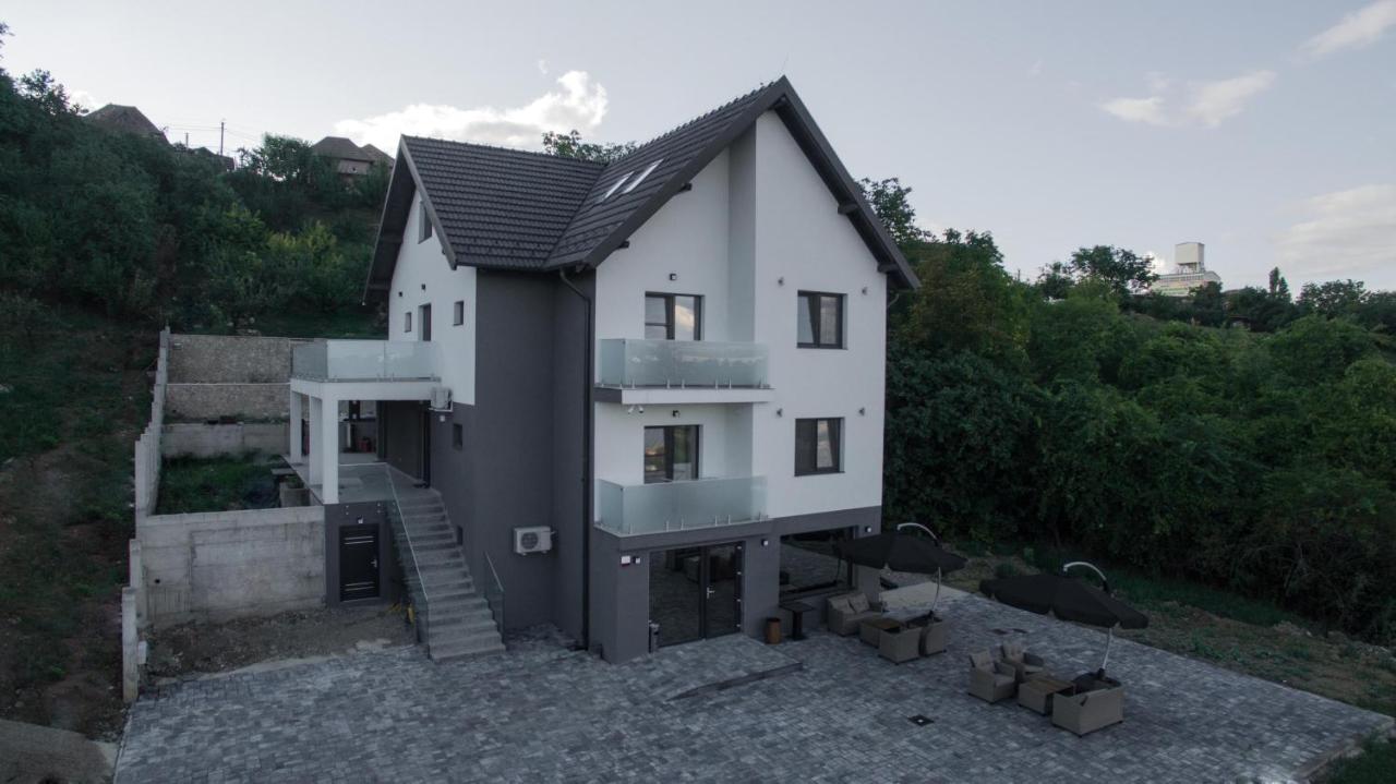 Pensiunea Giulia - B&B