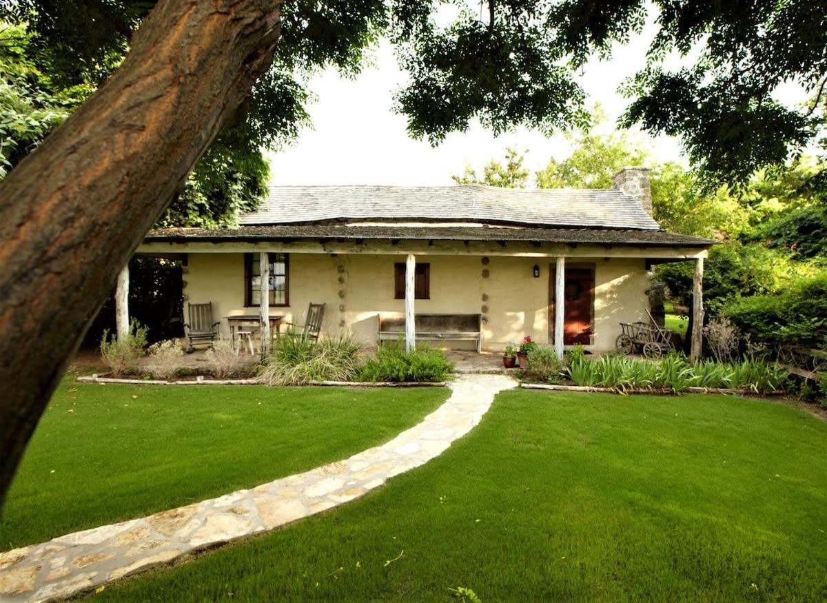 Kusenberger Log Cabin - B&B Fredericksburg